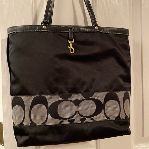 Vintage Coach tote. Authentic, reversible. Excellent condition. - Picture 4 of 9